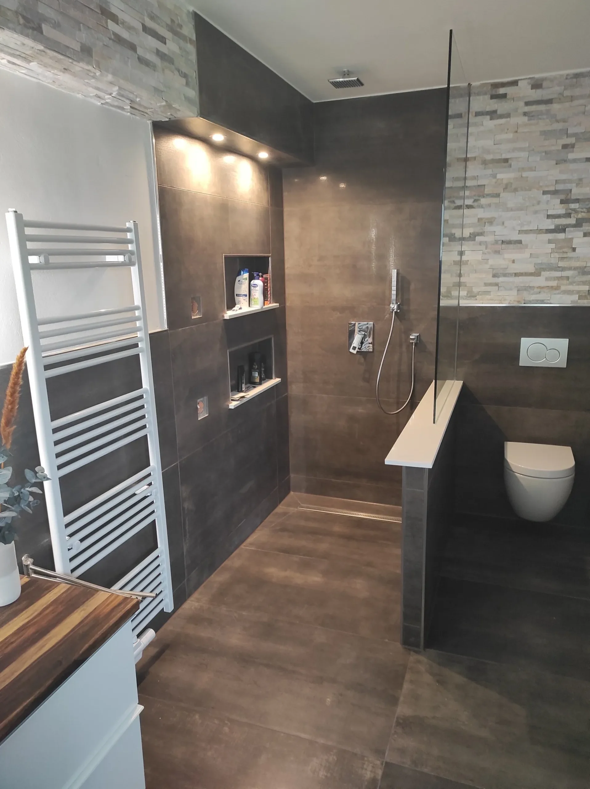 Barrierefreies Bad mit bodengleicher Dusche